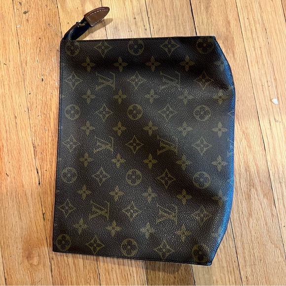LOUIS VUITTON MONOGRAM TOILETRY 26 POUCH CLUTCH - Picture 4 of 13